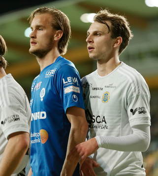 Åtvidabergs Månz Karlsson och GIF Sundsvalls Lars Krogh