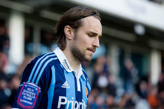 Djurgårdens Kevin Walker på väg in till planen för
