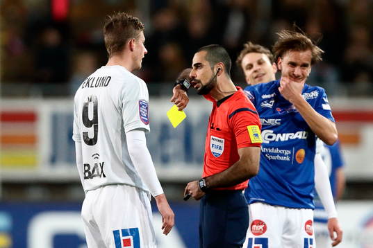 Domare Mohammed Al-Hakim ger GIF Sundsvalls Johan Eklund
