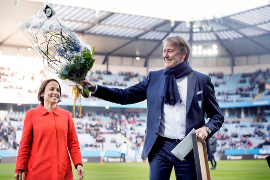 Sydsvenskans chefredaktör Pia Rehnquist delar ut priset