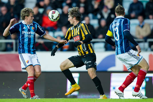 Häckens Dardan Rexhepi mot Djurgårdens Tim Björkström