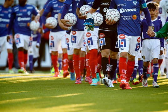 Åtvidabergs spelare äntrar planen