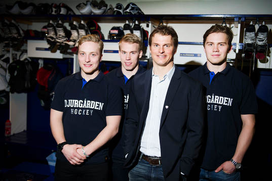Sportchef Joakim Eriksson med nyförvärven Linus