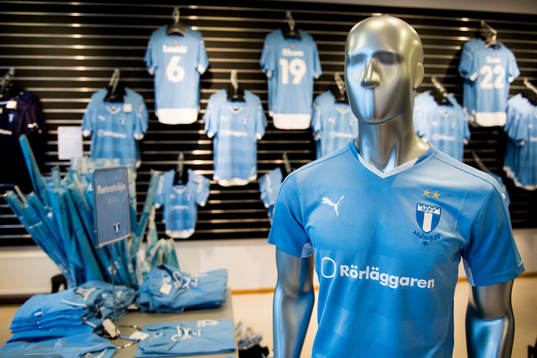 Spelartröjor till salu i MFF-Shopen