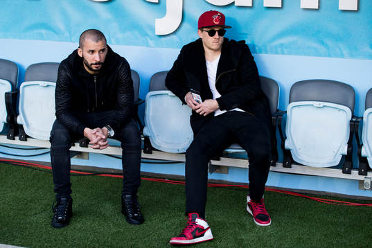 Malmö FFs Guillermo Molins och Simon Kroon på bänken