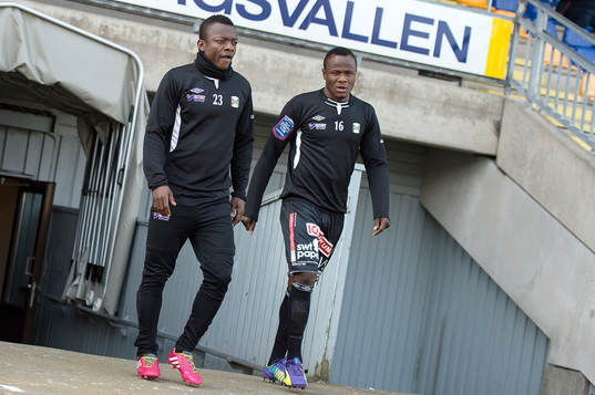 Varbergs Thomas Boakye (v) och Nsima Peter (h)