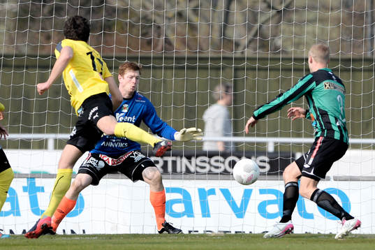 Bläddra bland fler bilder av Fotboll, Superettan, Varberg - Mjällby