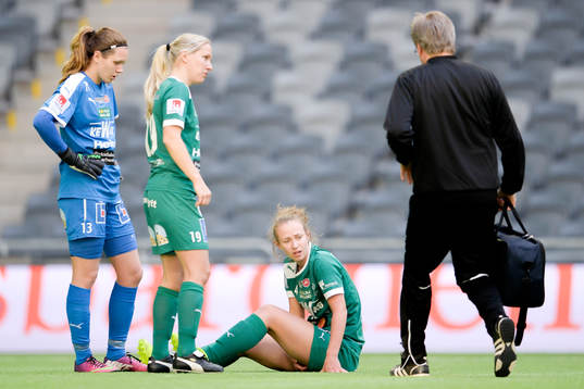 Mallbackens Eilish McSorley blir skadad och får utgå