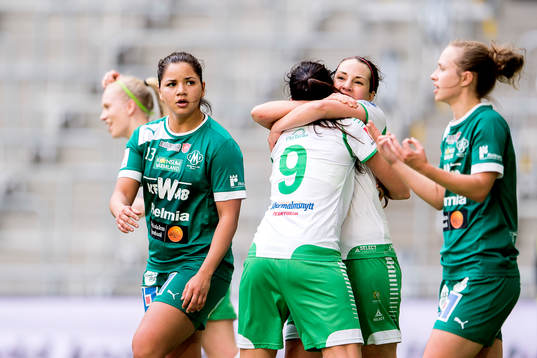 Hammarbys Clara Markstedt och Helen Eke jublar och