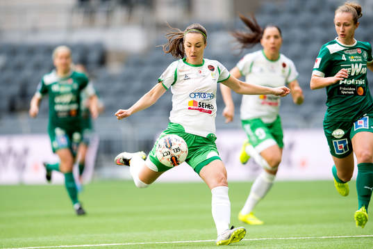 Hammarbys Elina Johansson och Mallbackens Eilish McSorley