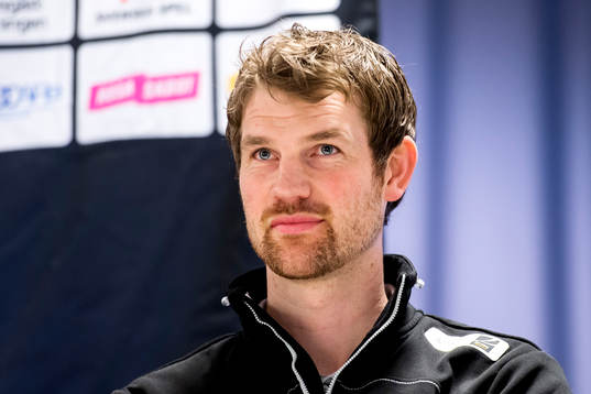 Mallbackens tränare David Kjellin på en presskonferens
