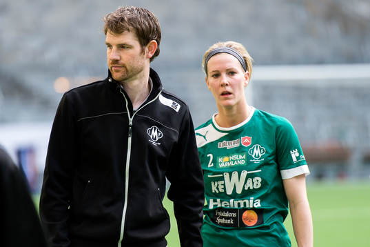 Mallbackens tränare David Kjellin och Tessa Gavilsky deppar