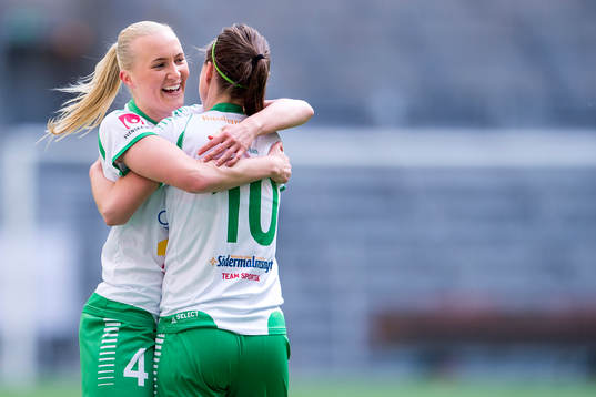 Hammarbys Linnéa Eriksson och Elina Johansson jublar
