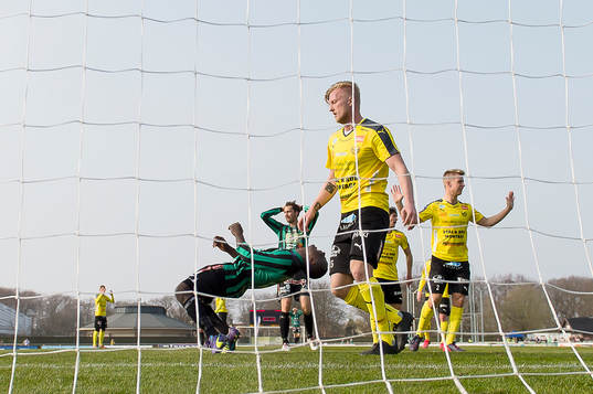 Varbergs Nsima Peter nickar över och deppar