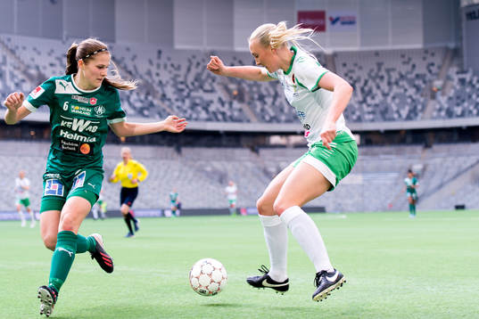Mallbackens Sarah Bergman och Hammarbys Linnéa Eriksson
