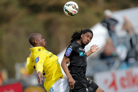 Falkenbergs Hakeem Araba och Örebros Ayanda Nkili