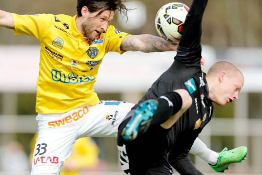 Örebros Daniel Gustavsson och Falkenbergs Tibor Joza