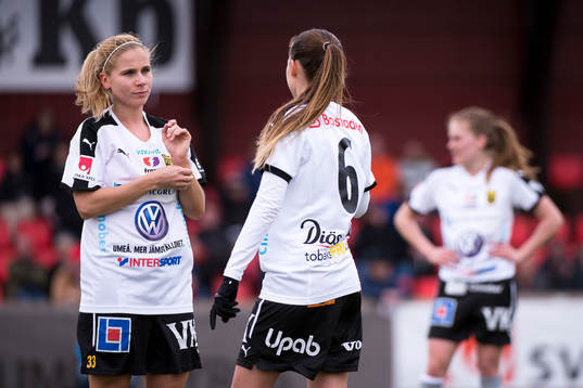 Umeås Tuija Hyyrynen och Umeås Johanna Nyman pratar med