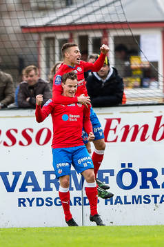 Helsingborgs Anton Wede har gjort 0-1 och jublar