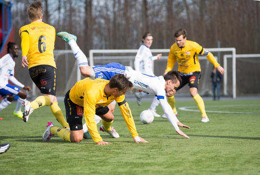 Luleås Patrik Pettersen faller över BK Forwards Pontus
