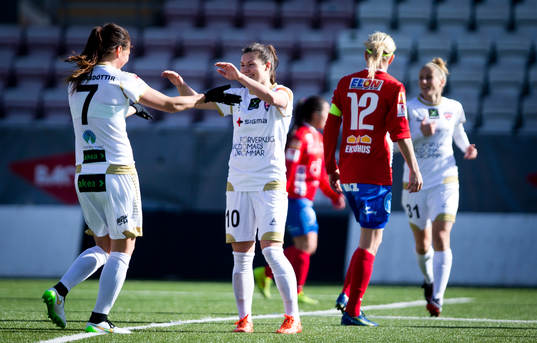 Rosengårds Ramona Bachmann gör 1-4 och jublar