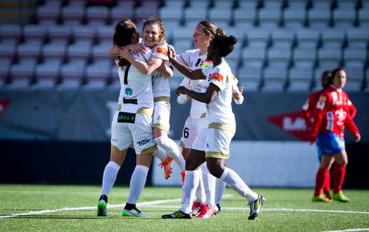 Rosengårds Ramona Bachmann gör 1-4 och jublar