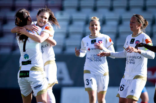Rosengårds Ramona Bachmann gör 1-4 och jublar med