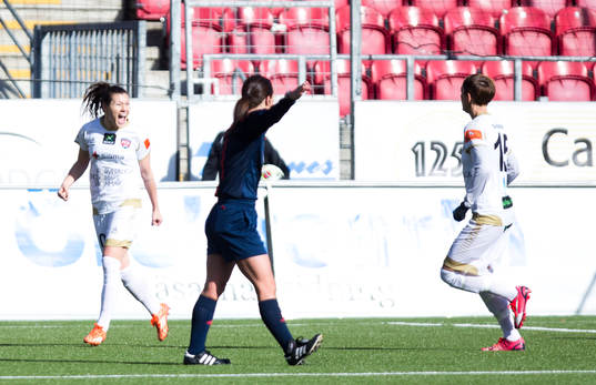 Rosengårds Ramona Bachmann gör 1-2 och jublar