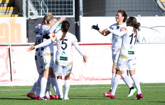 Rosengårds Ramona Bachmann gör 1-2 och jublar