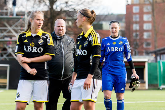AIKs tränare Mattias Eriksson och målvakt Justine Bernier