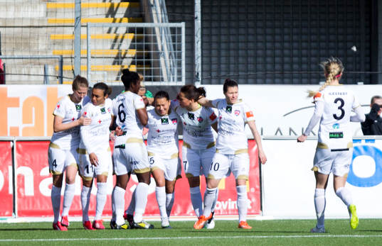 Rosengårds Anja Mittag gör 1-1 och jublar