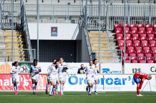 Rosengårds Anja Mittag gör 1-1 och jublar med Marta Viera
