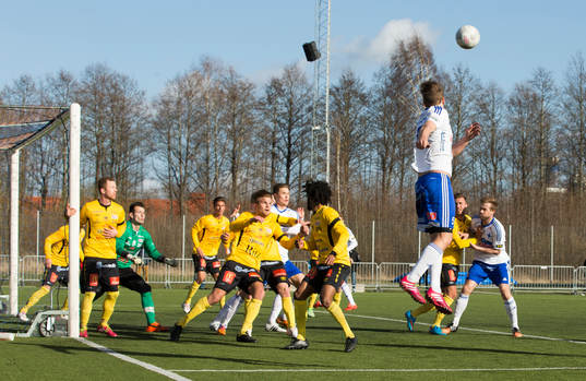 Sekvensen innan Luleås Emil Johansson (ej i bild)