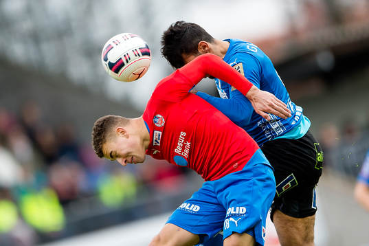 Helsingborgs Jordan Larsson och Halmstads Mohammed Ali Khan