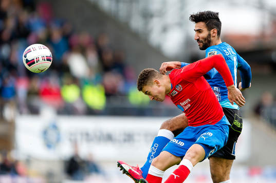Helsingborgs Jordan Larsson och Halmstads Mohammed Ali Khan