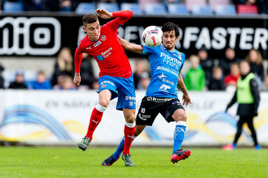 Helsingborgs Jordan Larsson och Halmstads Antonio Rojas