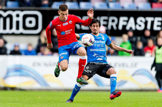 Helsingborgs Jordan Larsson och Halmstads Antonio Rojas