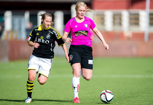 AIKs Juliette Kemppi och Göteborgs Arna Sif Asgrimsdottir