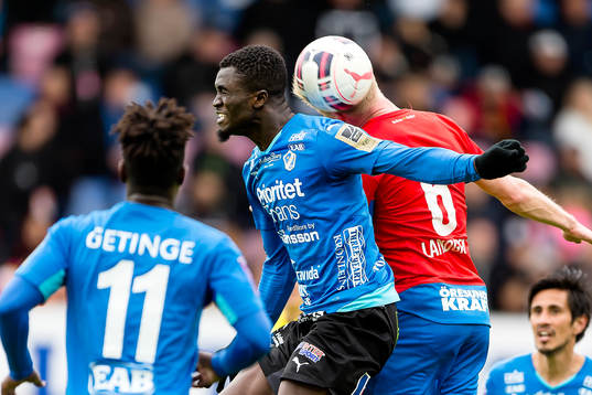 Halmstads Kwame Karikari och Helsingborgs Andreas Landgren