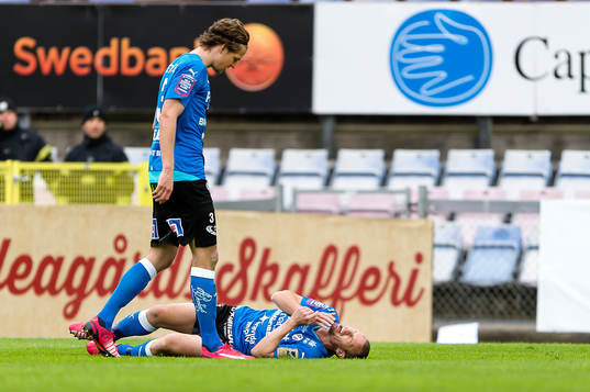 Halmstads Christoffer Andersson har fått en smäll mot