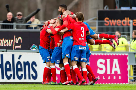 Helsingborgs Mattias Lindström har gjort 0-2 och jublar