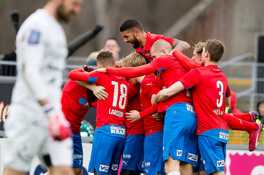 Helsingborgs Mattias Lindström har gjort 0-2 och jublar