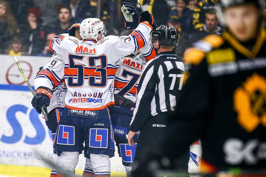 Växjös Eddie Larsson och Rhett Rakhshani jublar