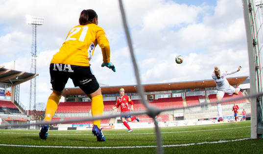 Rosengårds Anja Mittag mot Örebros Carola Söberg