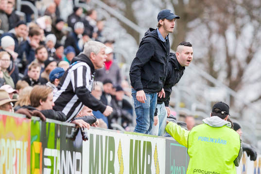 Landskronasupportrar protesterar mot domarbeslut