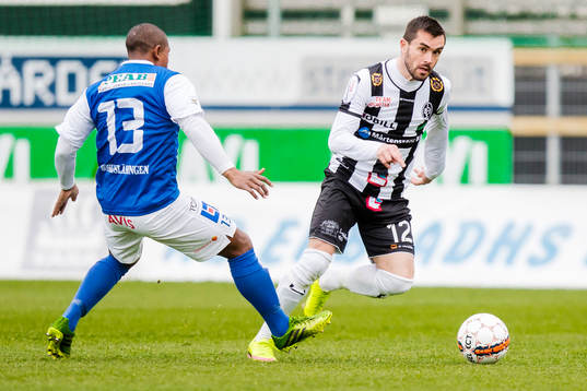 Landskronas Igor Arsenijvic driver med bollen