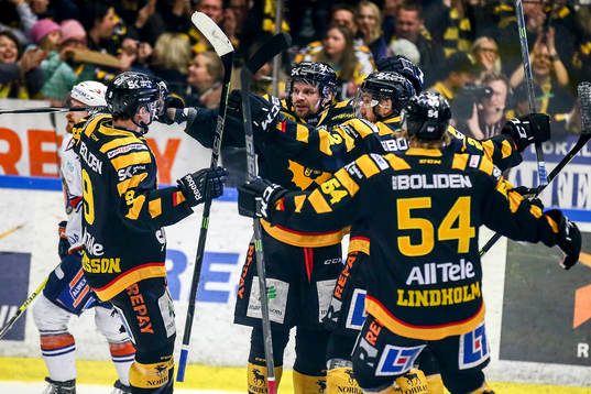 Skellefteås Janne Pesonen jublar