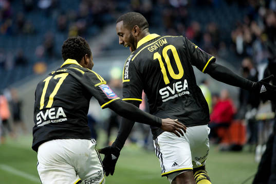 s Ebenezer Ofori och Henok Goitom jublar