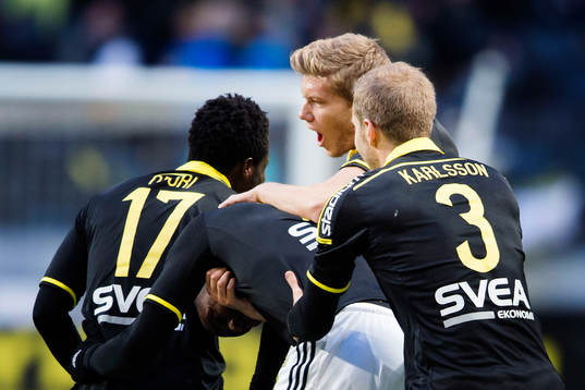 s Ebenezer Ofori (tv) Anton Salétros (m) och Per Karlsson