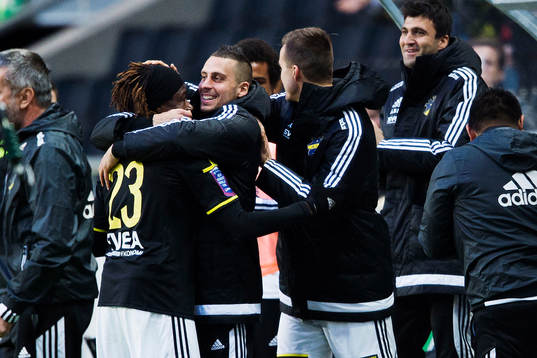 s Mohamed Bangura gör 3-1 och jublar med  Panajotis